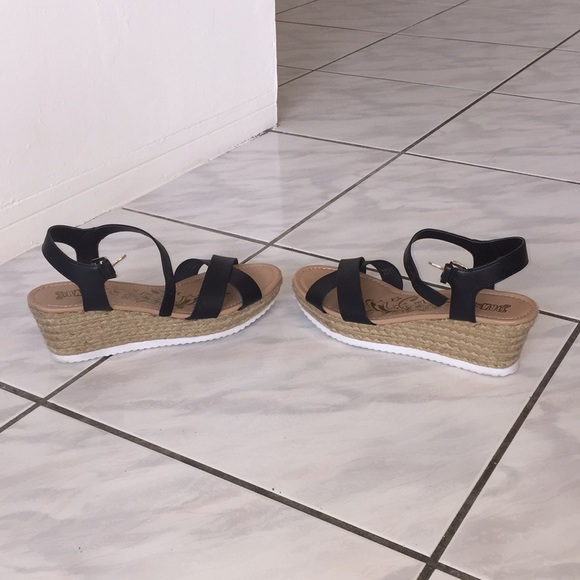 Brash Shoes - Brash Platform Sandals Size 11 - EUC